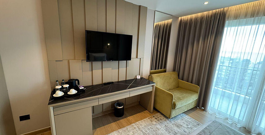 Interno moderno con illuminazione a soffitto, servizio di architettura e design d'interni Edil 4 Costruzioni Edili